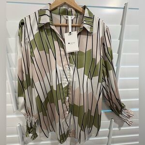 NWT, Elegant Geometric Striped Blouse in Green and White